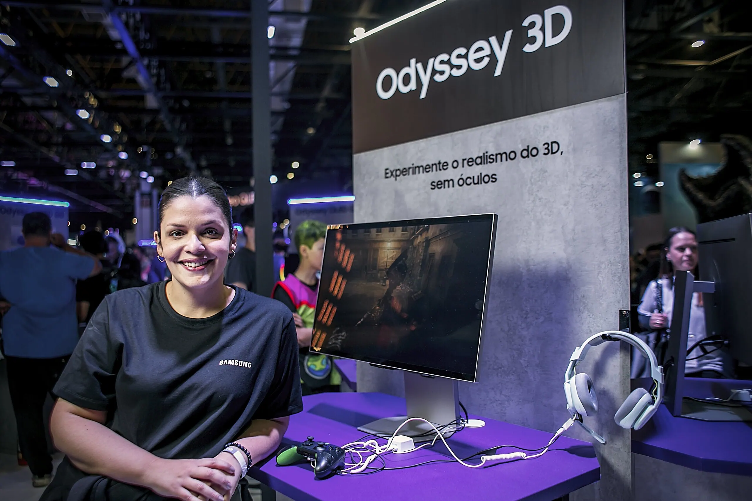 Samsung mostra monitor odyssey 3d sem óculos, tvs e promoções na bgs Samsung mostra monitor odyssey 3d sem óculos, tvs e promoções na bgs. Com o maior estande da bgs, empresa mostrou monitores, tvs, notebooks e outros produtos do catálogo gamer, com promoções especiais durante a feira. Veja