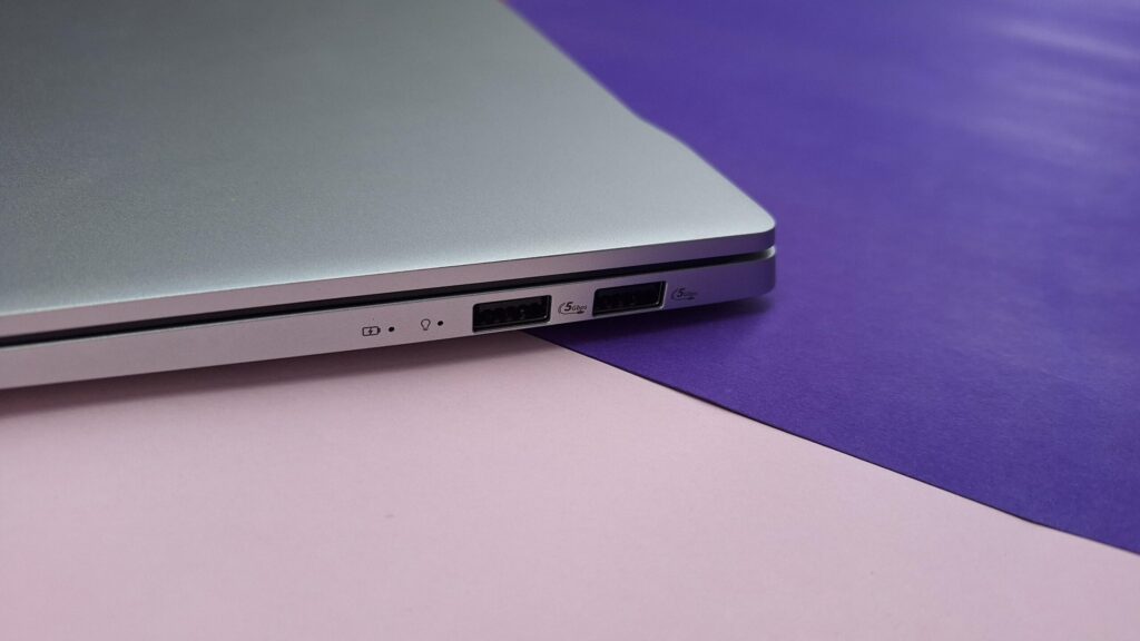 Test : l'asus vivobook s 15 est excellent pour la productivité Côté avec ports USB du Vivobook S 15