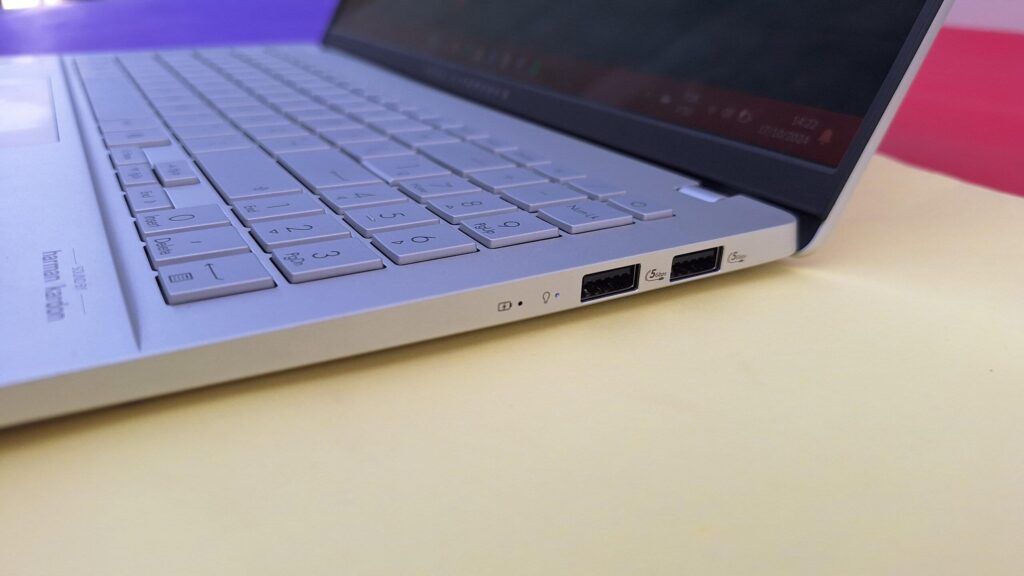 Test : l'asus vivobook s 15 est excellent pour la productivité Côté avec ports USB du Vivobook S 15