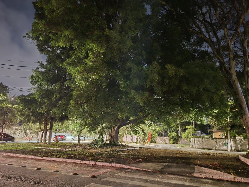 Test : le Galaxy S24 Fe dispose d'un ensemble complet de caméras et de performances multitâches élevées Bilan : le Galaxy S24 Fe dispose d’un ensemble complet de caméras et de performances multitâches élevées. Piloté par l’intelligence artificielle, le smartphone dispose d’excellents appareils photo, d’une batterie d’une journée complète et d’un processeur puissant. Consultez notre analyse