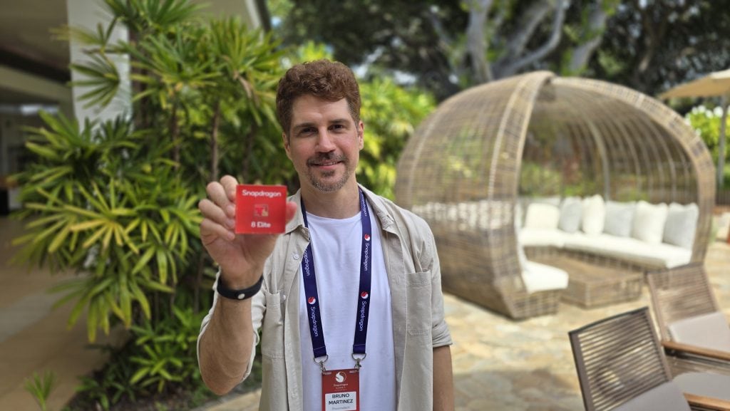 קוואלקום משיקה את Snapdragon 8 elite עבור סמארטפונים וטאבלטים לשנת 2025 קוואלקום משיקה את Snapdragon 8 elite עבור סמארטפונים וטאבלטים בשנת 2025. מעבד חדש אמור להיות נוכח בדגמים המובילים כמו ה-Galaxy S25 בשנת 2025 ומספק 45% יותר ביצועים ו-27% פחות צריכת אנרגיה