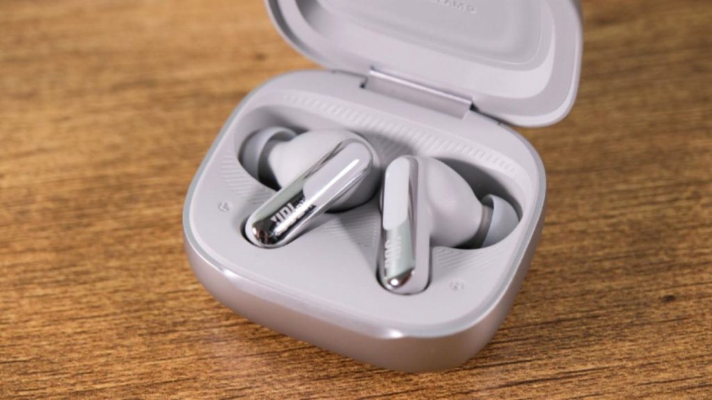 レビュー: jbl ライブ ビーム 3 は、プレミアム品質でさまざまなカスタマイズを提供します レビュー: jbl live beam 3 は、プレミアム品質でさまざまなカスタマイズを提供します。 3 か月前に発売された jbl ライブ ビーム XNUMX は、より手頃な価格のデバイスにスマート ケースとその他の優れた機能が搭載されています。レビュー全文をご覧ください。