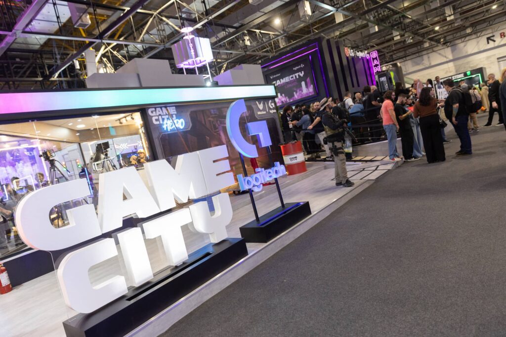 A "game city" na bgs, espaço feito para os gamers testarem os produtos lg e logitech, como os novos monitores ultragear