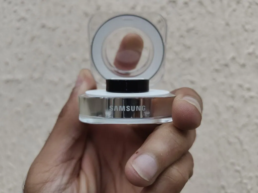 Review: galaxy ring torna o monitoramento de saúde mais prático Estojo de carregamento do galaxy ring