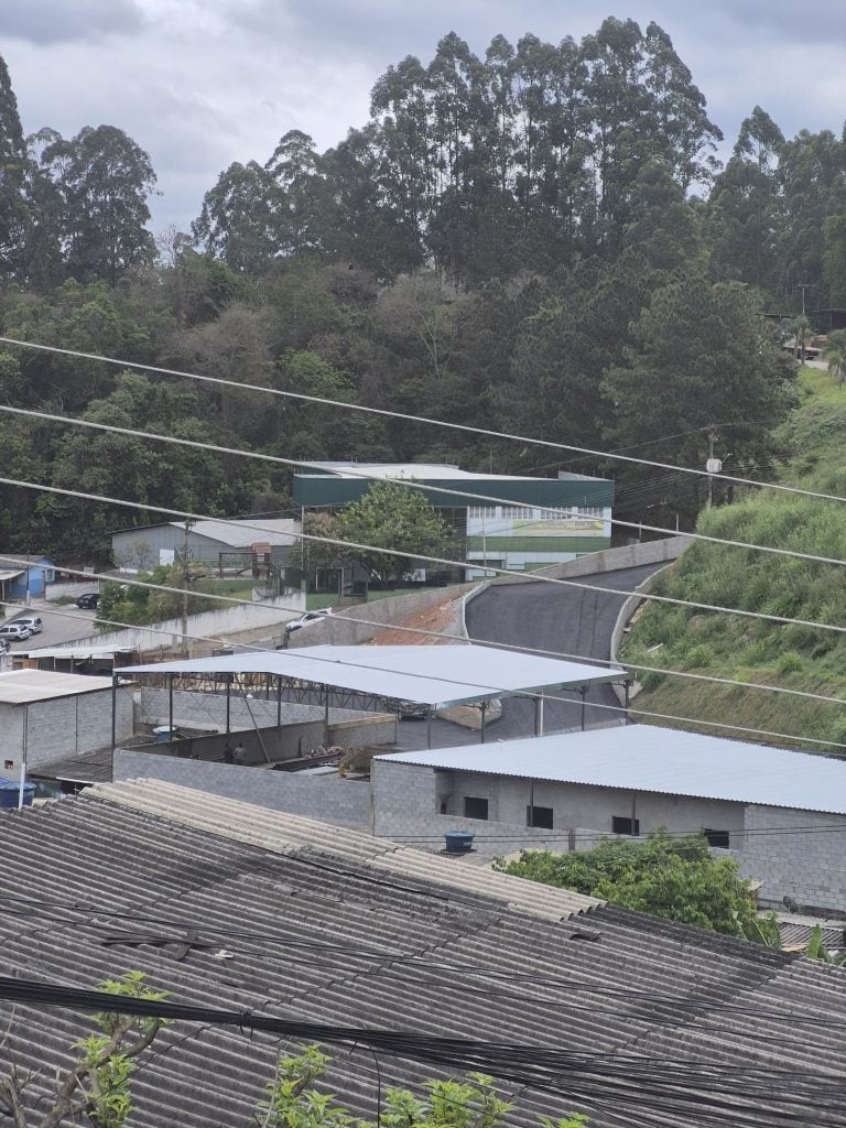 Test : le Galaxy S24 Fe dispose d'un ensemble complet de caméras et de performances multitâches élevées Bilan : le Galaxy S24 Fe dispose d’un ensemble complet de caméras et de performances multitâches élevées. Piloté par l’intelligence artificielle, le smartphone dispose d’excellents appareils photo, d’une batterie d’une journée complète et d’un processeur puissant. Consultez notre analyse