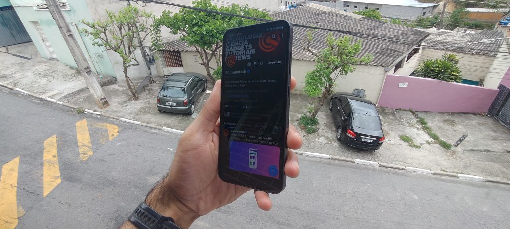 Test : le Galaxy S24 Fe dispose d'un ensemble complet de caméras et de performances multitâches élevées Galaxy s24 fe avec chrome ouvert