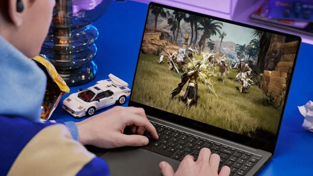 Samsung mostra monitor odyssey 3d sem óculos, tvs e promoções na bgs Samsung mostra monitor odyssey 3d sem óculos, tvs e promoções na bgs. Com o maior estande da bgs, empresa mostrou monitores, tvs, notebooks e outros produtos do catálogo gamer, com promoções especiais durante a feira. Veja