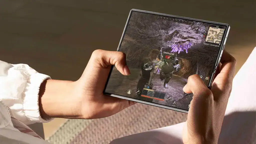 Tela de celular com jogo de rpg, foco em jogos mobile, tecnologia e entretenimento digital.
