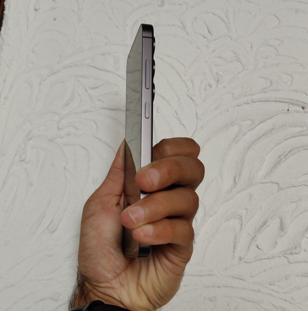 Testbericht: Das Galaxy S24 Fe verfügt über einen vollständigen Kamerasatz und eine hohe Multitasking-Leistung Testbericht: Das Galaxy S24 FE verfügt über einen vollständigen Kamerasatz und eine hohe Multitasking-Leistung. Angetrieben durch künstliche Intelligenz verfügt das Smartphone über tolle Kameras, einen Akku für den ganzen Tag und einen leistungsstarken Prozessor. Schauen Sie sich unsere Analyse an