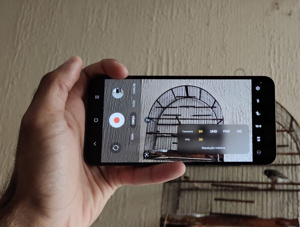Testbericht: Das Galaxy S24 Fe verfügt über einen vollständigen Kamerasatz und eine hohe Multitasking-Leistung Testbericht: Das Galaxy S24 FE verfügt über einen vollständigen Kamerasatz und eine hohe Multitasking-Leistung. Angetrieben durch künstliche Intelligenz verfügt das Smartphone über tolle Kameras, einen Akku für den ganzen Tag und einen leistungsstarken Prozessor. Schauen Sie sich unsere Analyse an