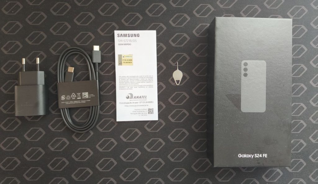 Testbericht: Das Galaxy S24 Fe verfügt über einen vollständigen Kamerasatz und eine hohe Multitasking-Leistung Testbericht: Das Galaxy S24 FE verfügt über einen vollständigen Kamerasatz und eine hohe Multitasking-Leistung. Angetrieben durch künstliche Intelligenz verfügt das Smartphone über tolle Kameras, einen Akku für den ganzen Tag und einen leistungsstarken Prozessor. Schauen Sie sich unsere Analyse an