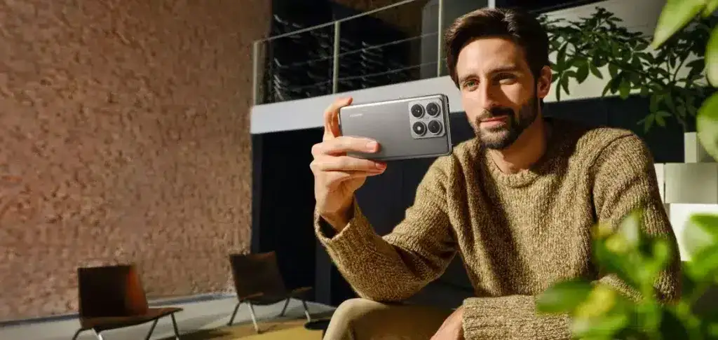 Xiaomi 14t chega ao brasil com foco em fotografia noturna e ia avançada Homem usando xiaomi 14t