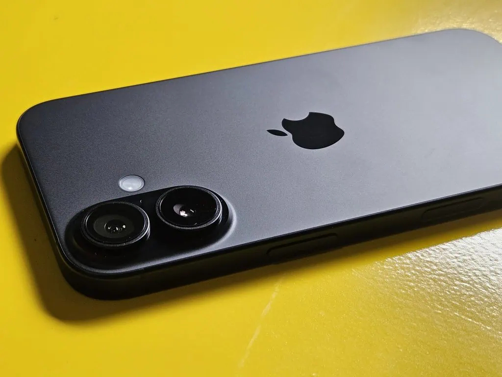 Anmeldelse: iPhone 16, hjemmehørende i en tidsalder av kunstig intelligens Anmeldelse: iPhone 16, hjemmehørende i en tidsalder av kunstig intelligens. Ny knapp, funksjoner for kunstig intelligens, iOS 18, skjerm med oleofobisk belegg, iPhone 16 brakte forbedringer, ja! Kom og se alle nyhetene