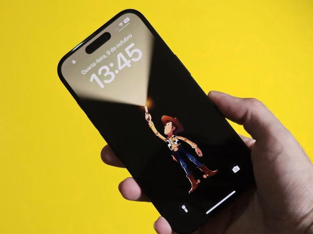 Anmeldelse: iPhone 16, hjemmehørende i en tidsalder av kunstig intelligens Ny versjon av iPhone med OLED-skjerm, avansert kamera og 5G-teknologi.