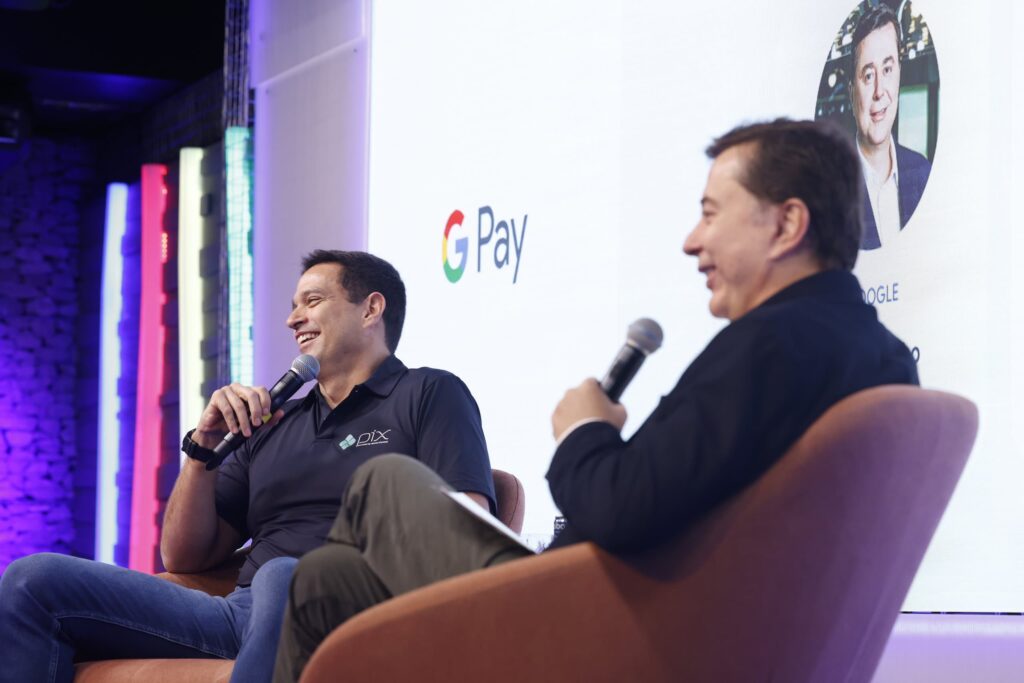 Carteira do google ganha modo noturno, pagamentos pix com nfc e mais novidades Fabio coelho, presidente do google brasil e roberto campos neto, presidente do banco central do brasil (bacen)
