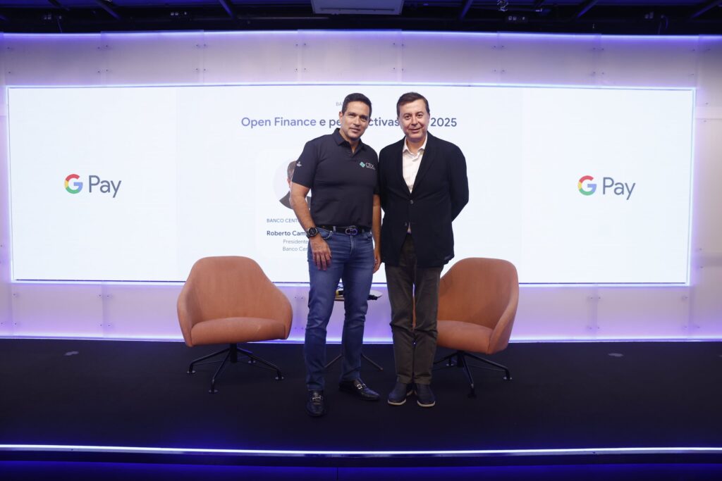 Carteira do google ganha modo noturno, pagamentos pix com nfc e mais novidades Fabio coelho, presidente do google brasil e roberto campos neto, presidente do banco central do brasil (bacen)