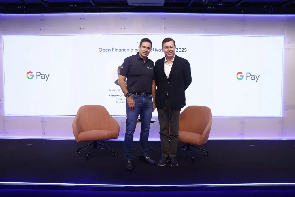 Carteira do google ganha modo noturno, pagamentos pix com nfc e mais novidades Fabio coelho, presidente do google brasil e roberto campos neto, presidente do banco central do brasil (bacen)