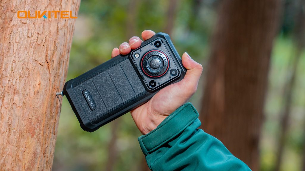 Oukitel lança promoção de black friday com smartphones android a com até 60% off Ponsel pintar Oukitel wp36 pro di tangan manusia