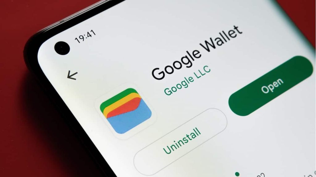 Google wallet app em smartphone android de loja de tecnologia.