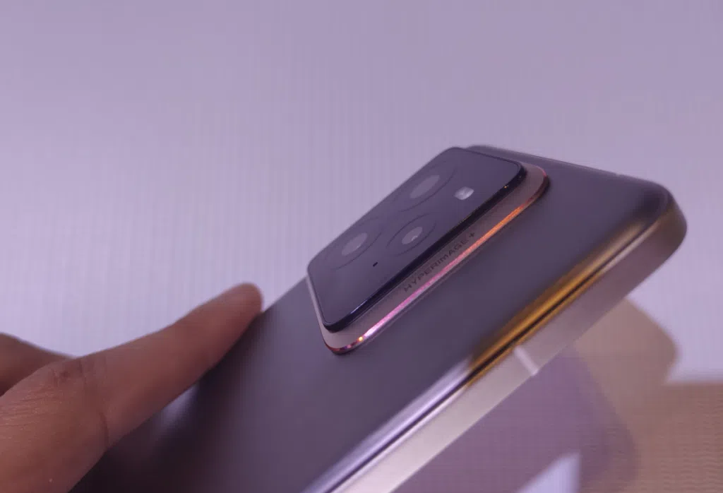 Realme mostra gt 7 pro com novo snapdragon 8 elite no brasil Conjunto de câmeras traseiras do gt 7 pro / imagem: victor pacheco/showmetech