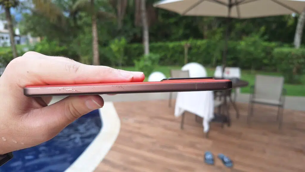 Review: realme gt 7 pro combina ótimo desempenho e fotos incríveis Laterais do realme gt 7 pro