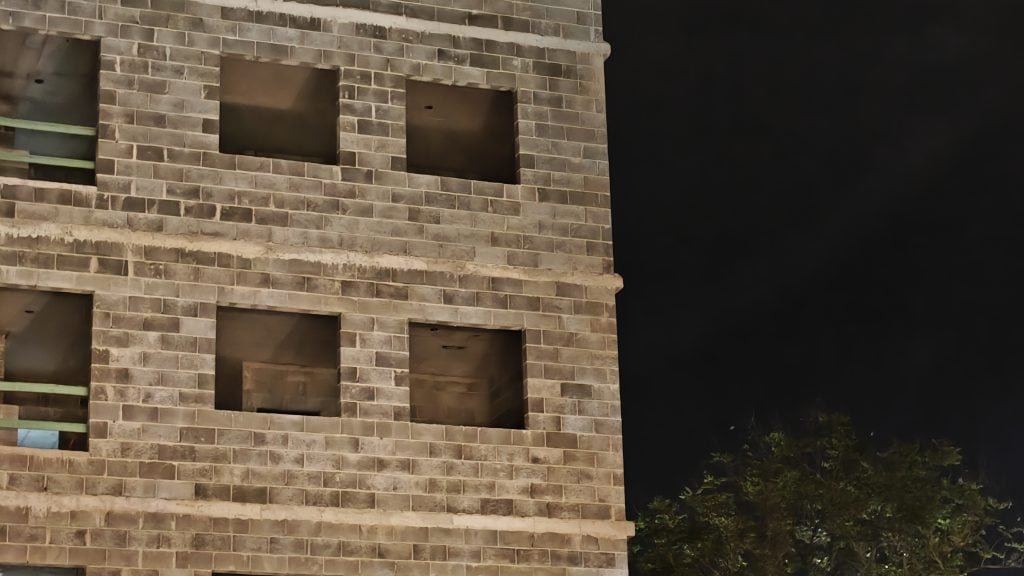 评测:realme gt 7 pro 结合了出色的性能和令人难以置信的照片 正在建设中的砖砌建筑