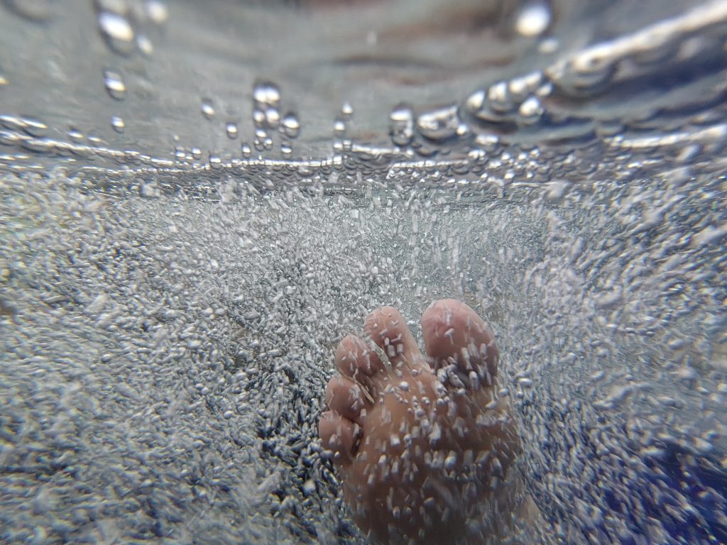 评测:realme gt 7 pro 结合了出色的性能和令人难以置信的照片 站在水下的照片