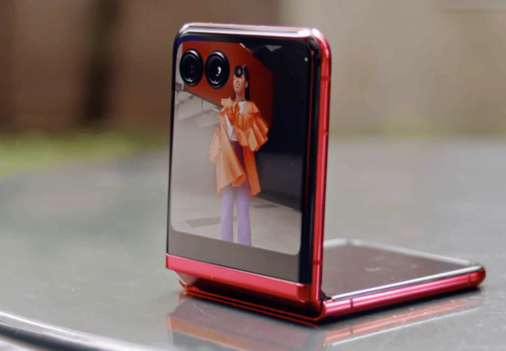 Smartphone dobrável motorola razr 50 traz design inovador, inteligência artificial e processador potente Smartphone dobrável motorola razr 50 traz design inovador, inteligência artificial e processador potente