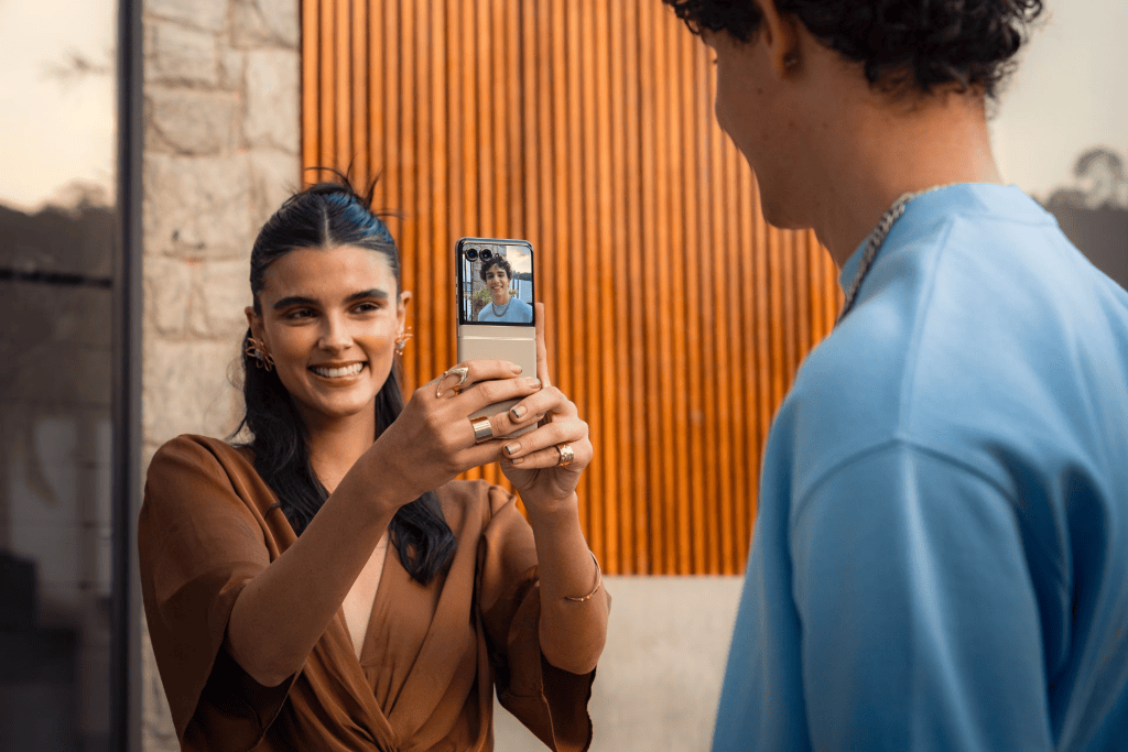 Smartphone dobrável motorola razr 50 traz design inovador, inteligência artificial e processador potente Smartphone dobrável motorola razr 50 traz design inovador, inteligência artificial e processador potente