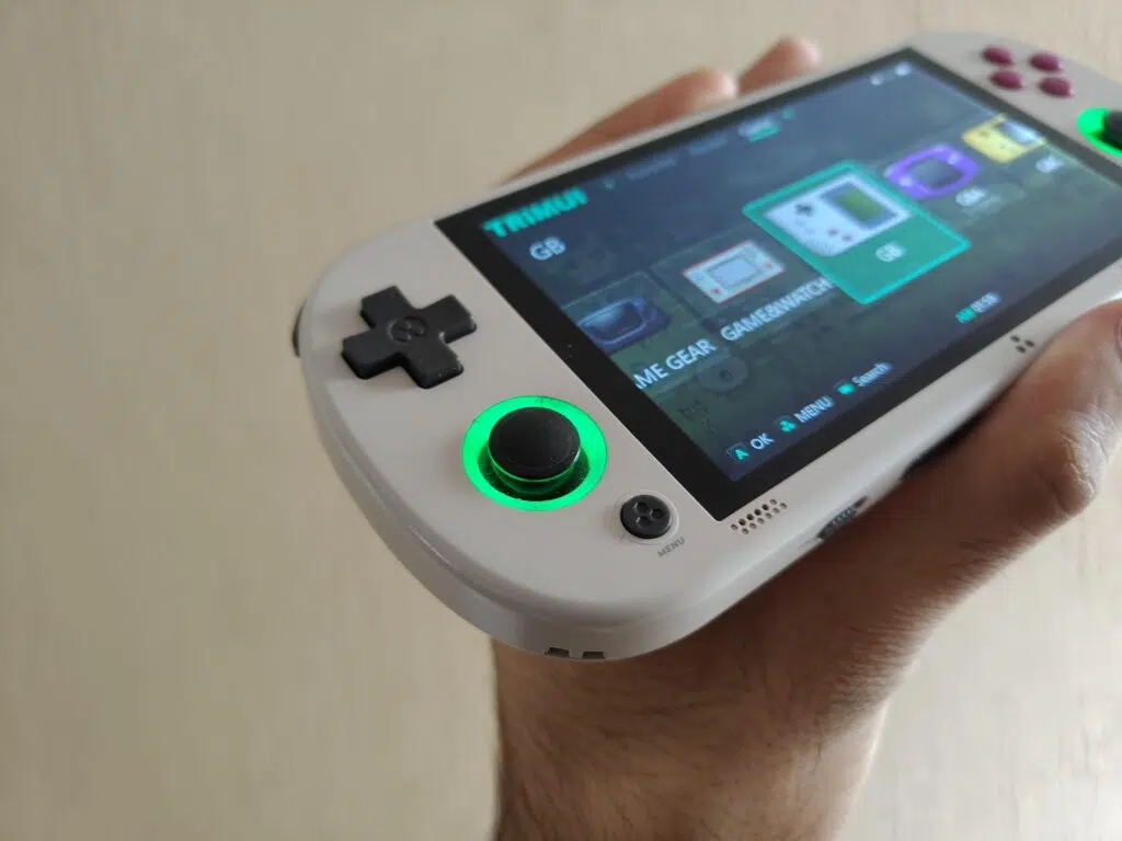Review: trimui smart pro é um console portátil nostálgico e potente Joysticks do trimui smart pro
