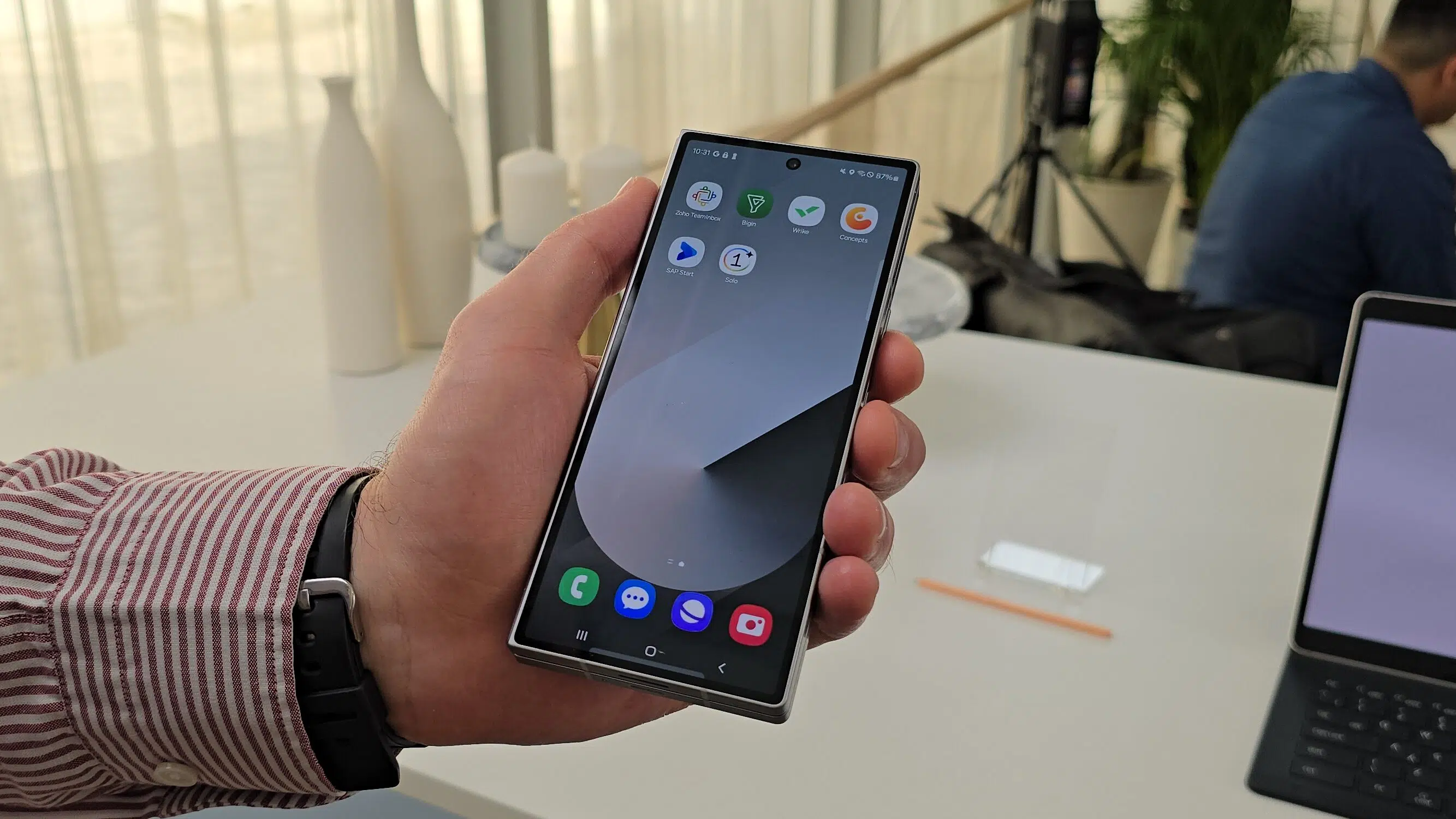 Review: galaxy z fold6 aprimora o melhor dobrável da samsung Câmera frontal da tela do galaxy z fold6