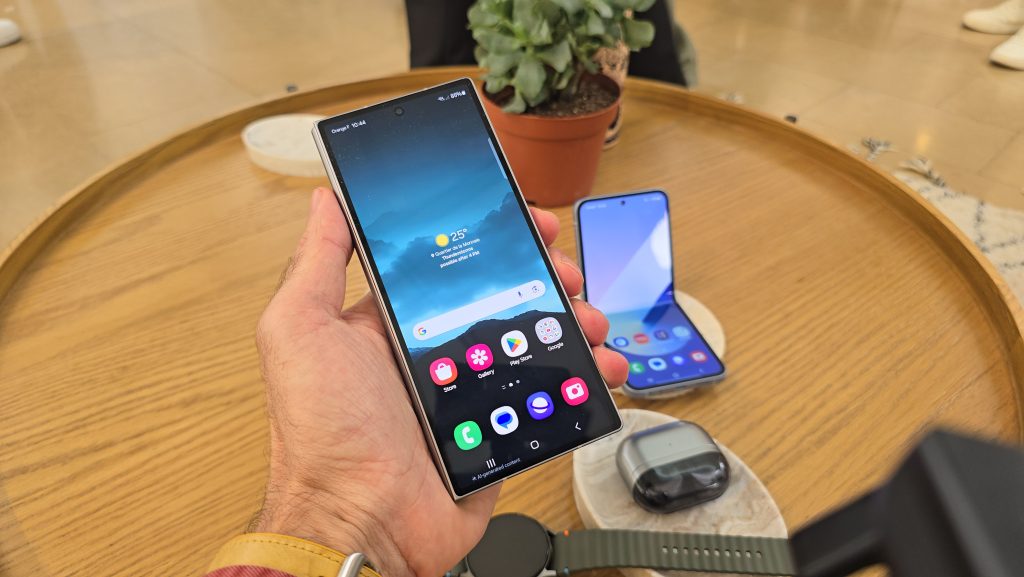 Review: Galaxy Z Fold6 Improves Samsung's Best Foldable Samsung Galaxy Z Fold6's Smaller Screen