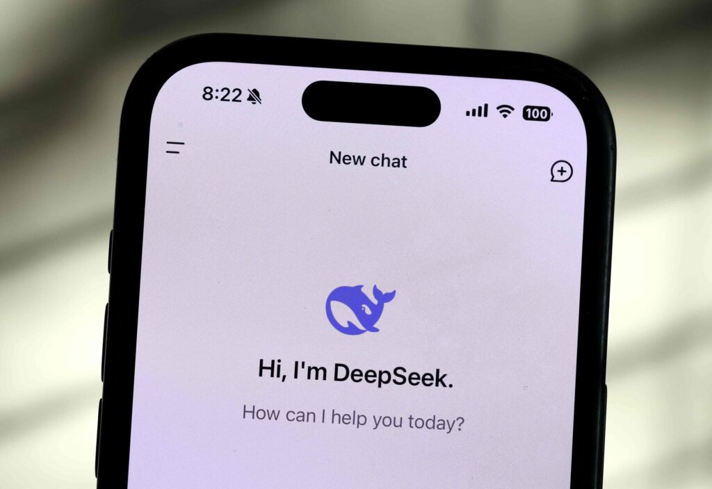 Chatgpt'i tehdit eden Çin yapay zekası deepseek ile tanışın iphone'da deepseeek uygulaması yüklü