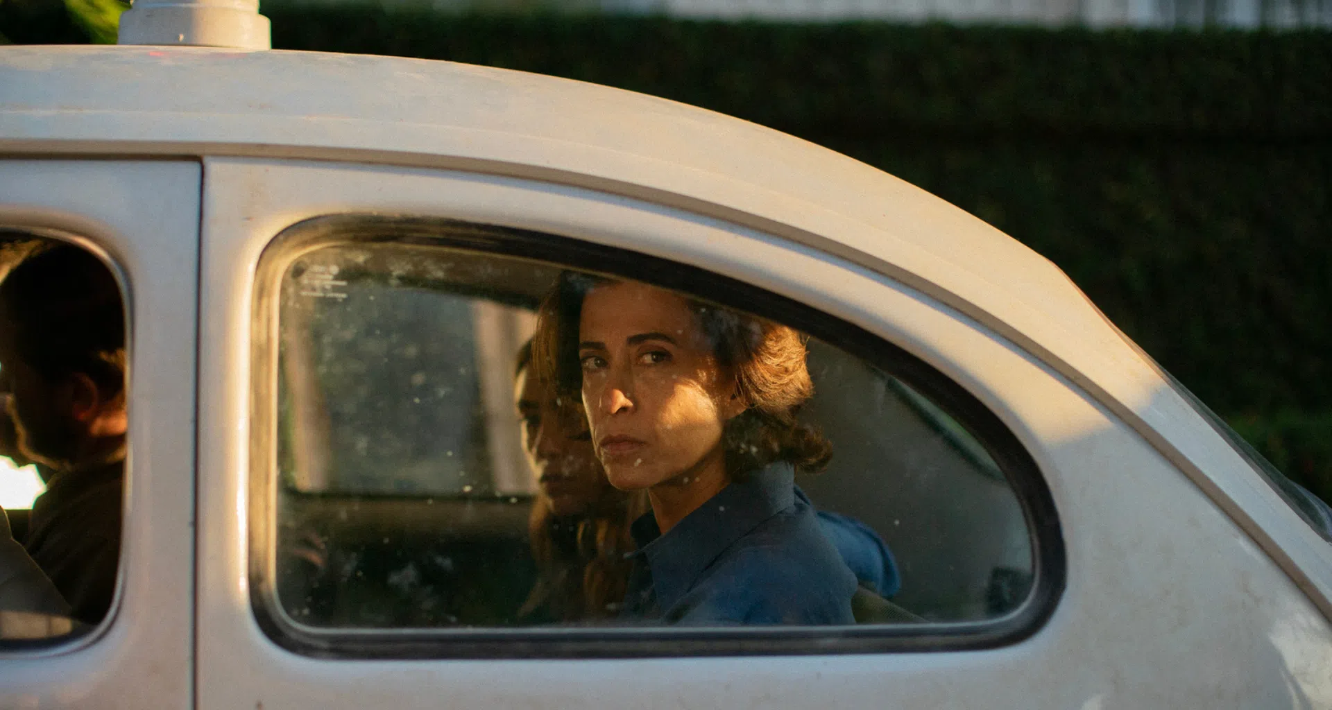 费尔南达·托雷斯 (Fernanda Torres) 凭借《我还在这里》获得 2025 年奥斯卡提名