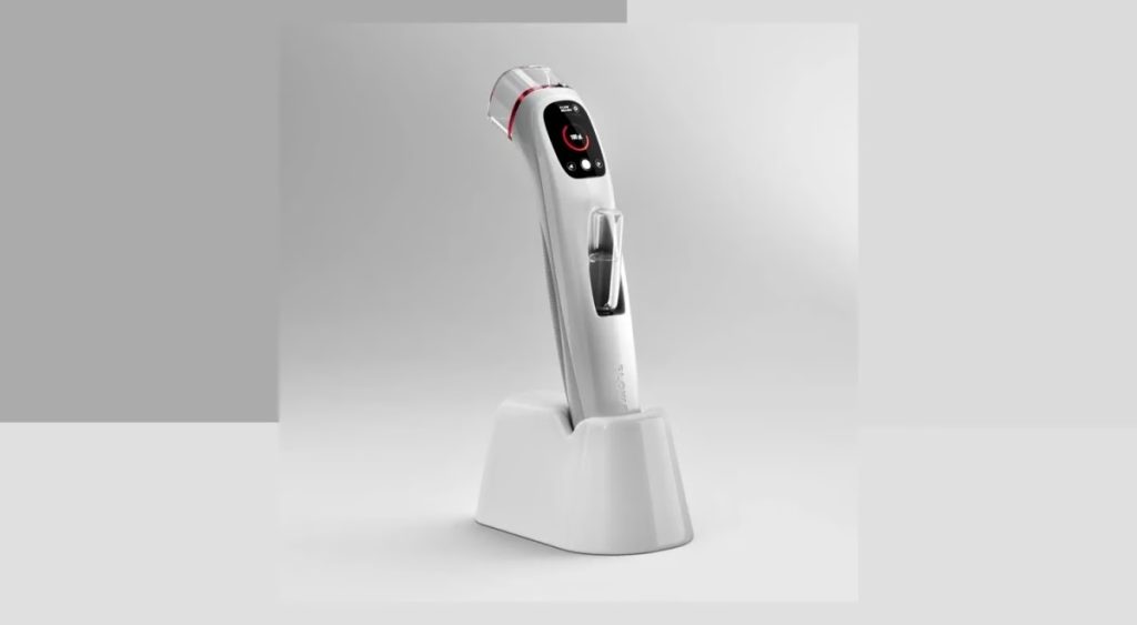 말하는 안경과 로봇 아기? CES 2025의 최신 뉴스와 호기심을 확인하세요 CES 2025에서 선보인 주사장치