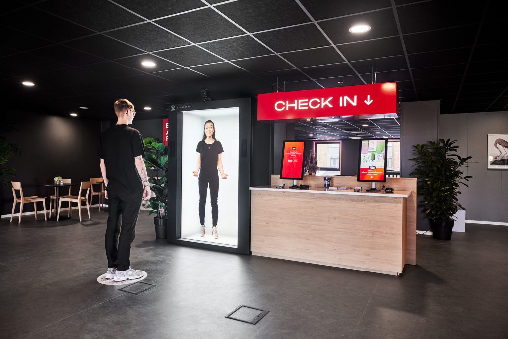 말하는 안경과 로봇 아기? CES 2025의 최신 뉴스와 호기심을 확인하세요 홀로커넥트