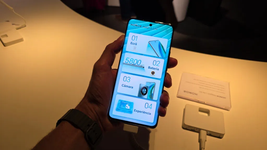 Honor estreia no brasil com smartphone dobrável v3 Honor magic6 lite