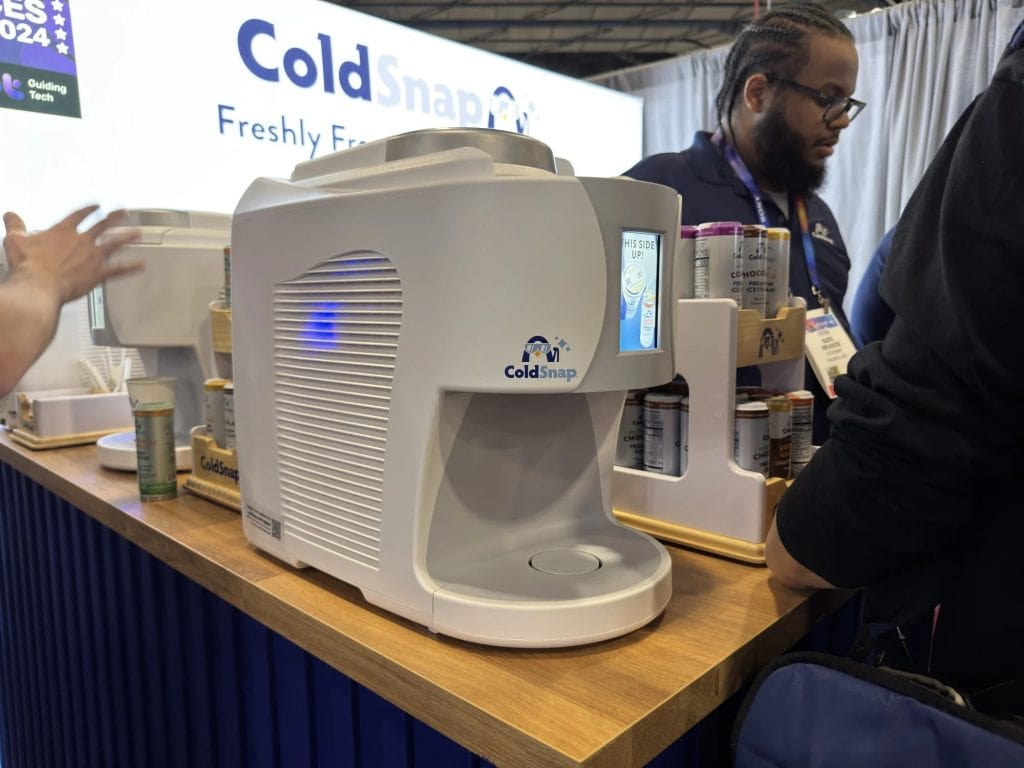 말하는 안경과 로봇 아기? CES 2025의 최신 뉴스와 호기심을 확인하세요 푸드테크 기기