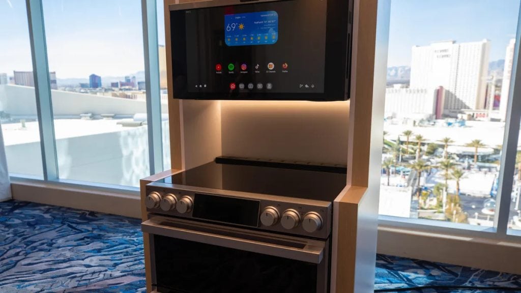 말하는 안경과 로봇 아기? CES 2025의 최신 뉴스와 호기심을 확인하세요 신형 LG LCD 전자레인지 27인치