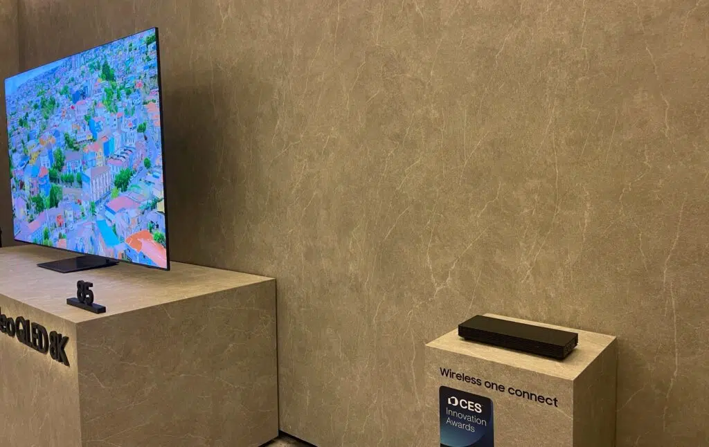 Ces 2025: samsung mostra novas smart tvs, projetores, soundbars e até um “espelho inteligente” Wireless one connect box