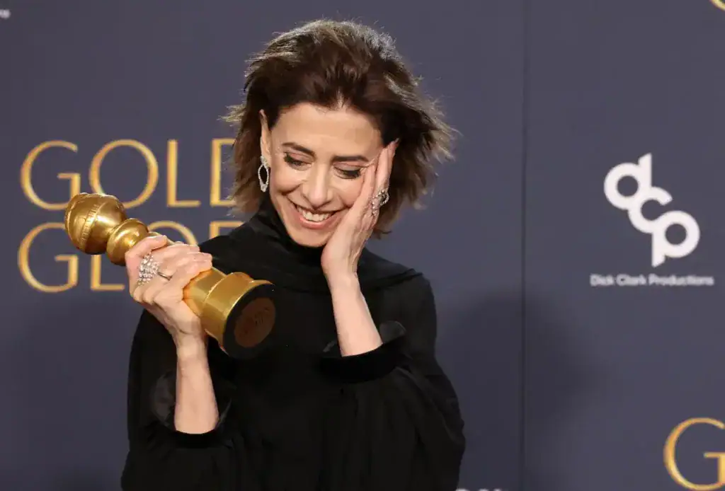 A importância do oscar para fernanda torres e fernanda montenegro Fernanda torres com prêmio de globo de ouro