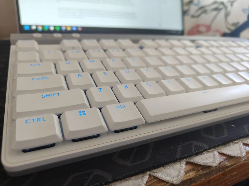 Review: logitech g515 lightspeed tkl é um teclado gamer para minimalistas Sistema rgb do teclado logitech g515 lightspeed tkl