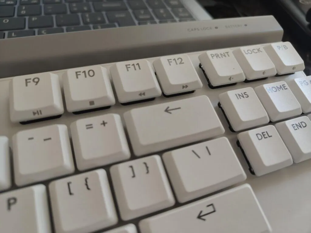 Review: logitech g515 lightspeed tkl é um teclado gamer para minimalistas Teclas de função do controle de mídia