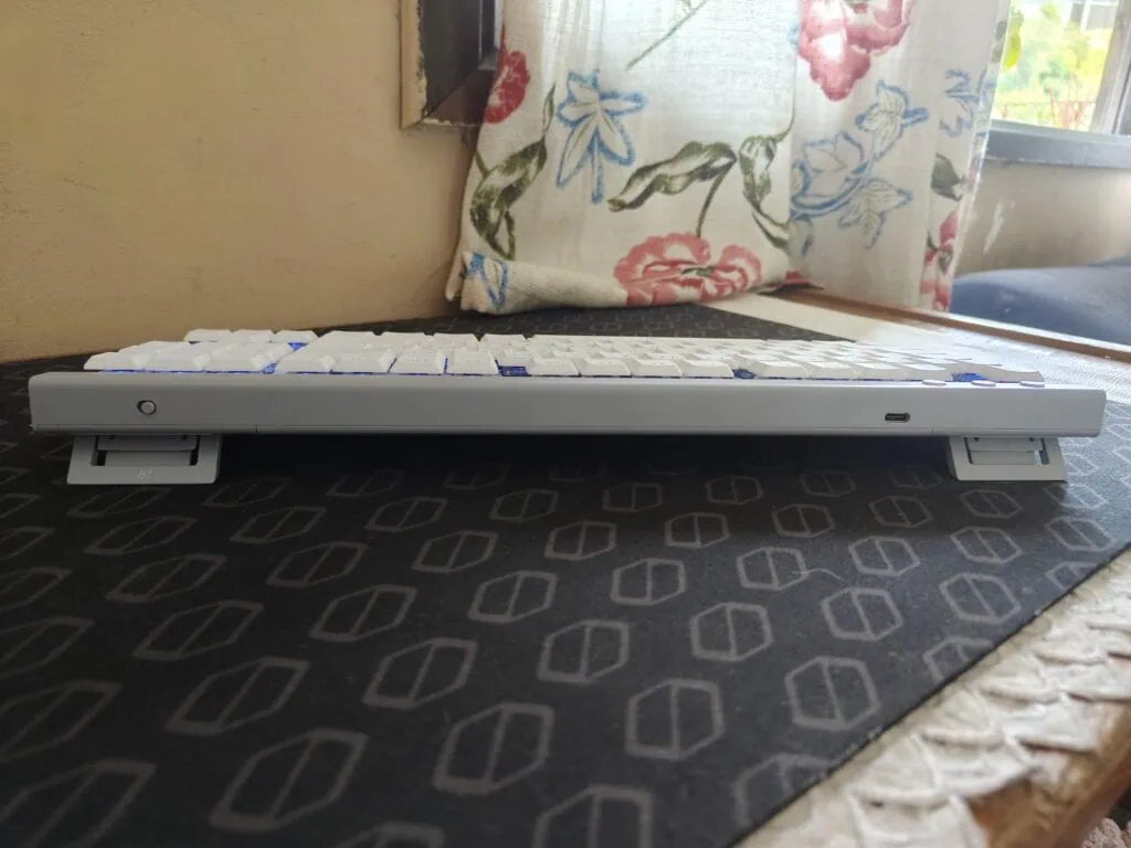 Review: logitech g515 lightspeed tkl é um teclado gamer para minimalistas Pés do logitech g515 lightspeed tkl