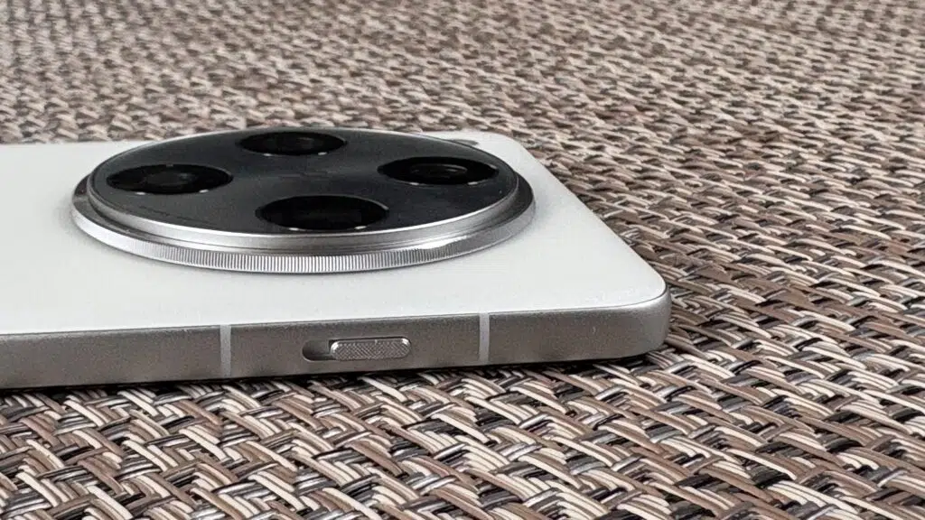 Review: oppo find x8 pro traz câmeras poderosas e alto desempenho Oppo find x8 pro com destaque para o botão deslizante na lateral