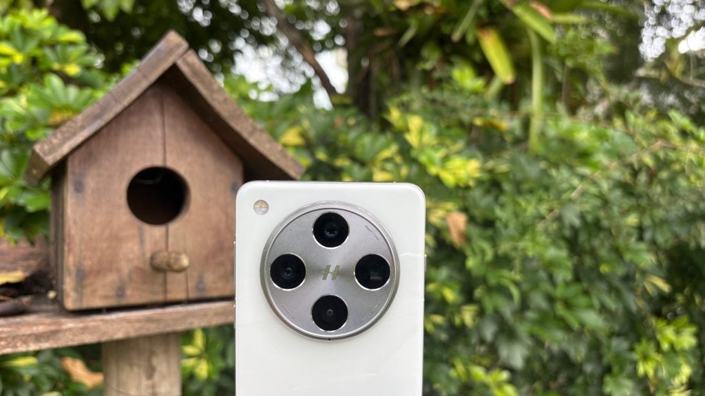 Review: oppo find x8 pro traz câmeras poderosas e alto desempenho Oppo find x8 pro branco com destaque para parte traseira