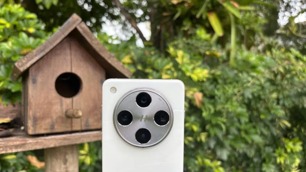 Review: oppo find x8 pro traz câmeras poderosas e alto desempenho Oppo find x8 pro branco com destaque para parte traseira