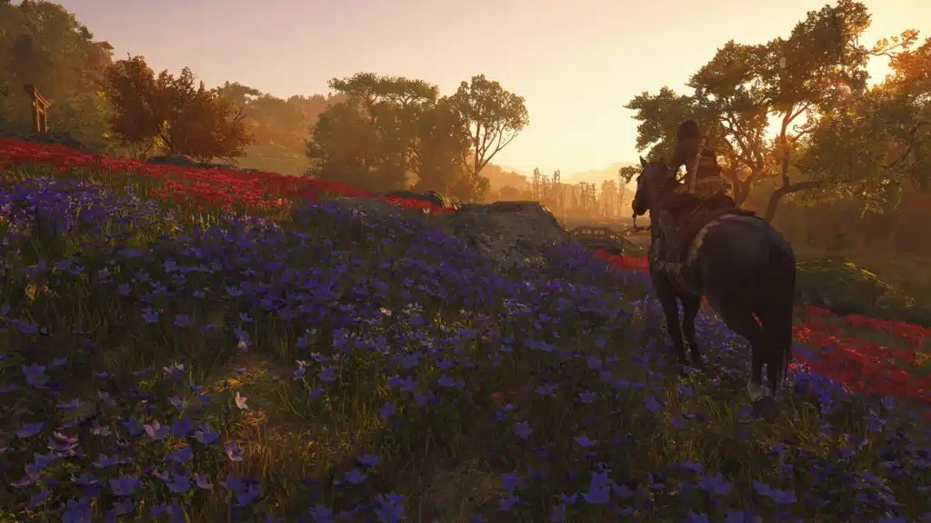 Review: assassin’s creed shadows é um épico de traição e vingança no japão feudal Ninja correndo em um cavalo em um campo de flores