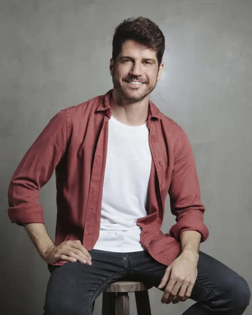 Logotipos e identidad visual Logotipos e identidad visual. En esta página encontrarás toda la identidad visual actualizada de showmetech, incluidos logotipos, íconos y portadas, todo en alta resolución.