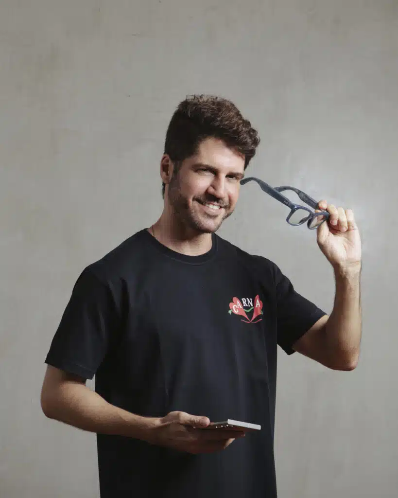 Logotipos e identidad visual Logotipos e identidad visual. En esta página encontrarás toda la identidad visual actualizada de showmetech, incluidos logotipos, íconos y portadas, todo en alta resolución.